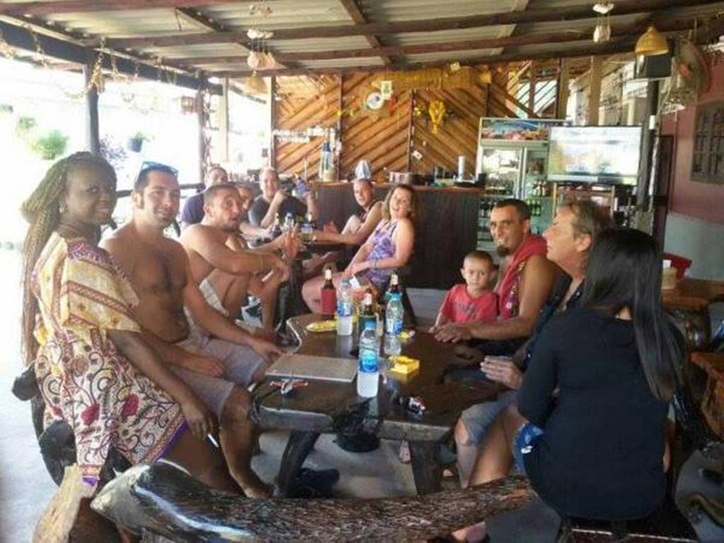 Sangjun Guesthouse Trat Buitenkant foto